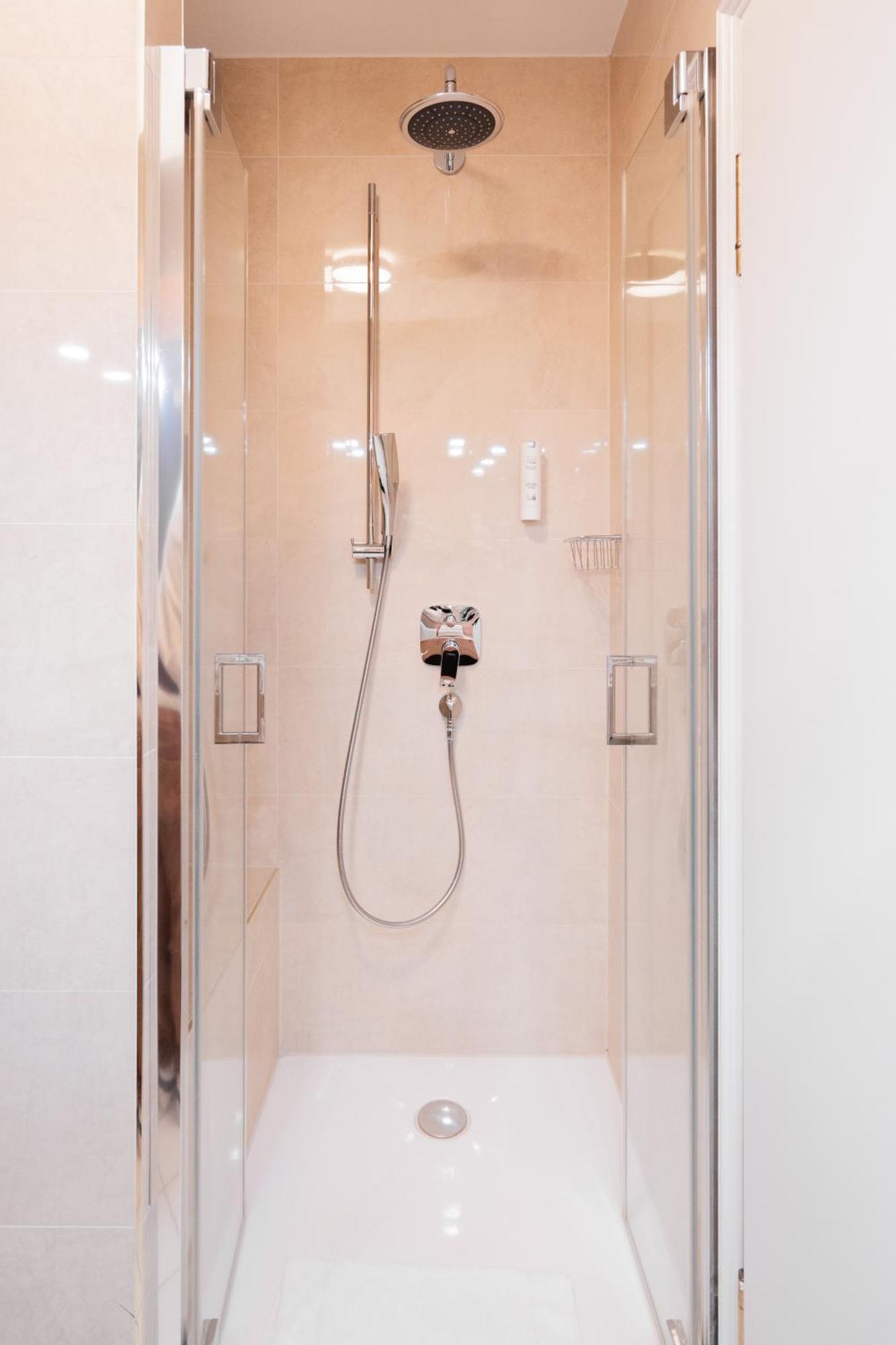 Hotel Adler - Paulas Alb Ehingen  Rom bilde